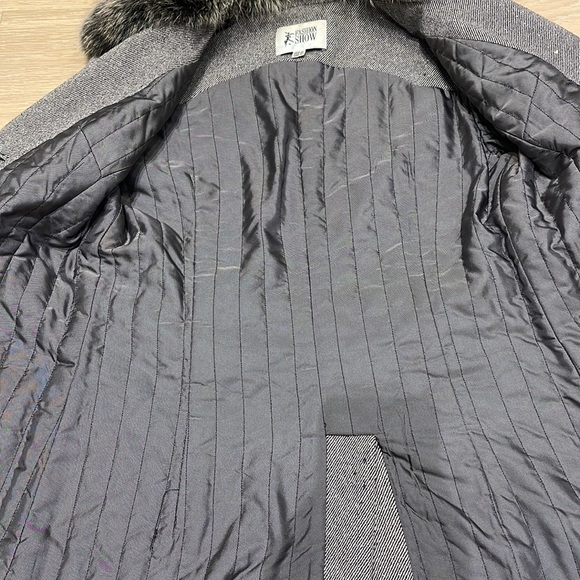 Wool Trench coat with removal fur collar - Picture 9 of 14